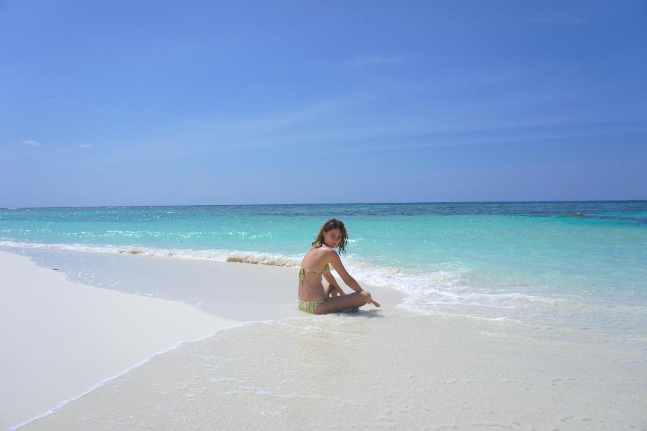 Kaani Beach Hotel At Maafushi Buitenkant foto