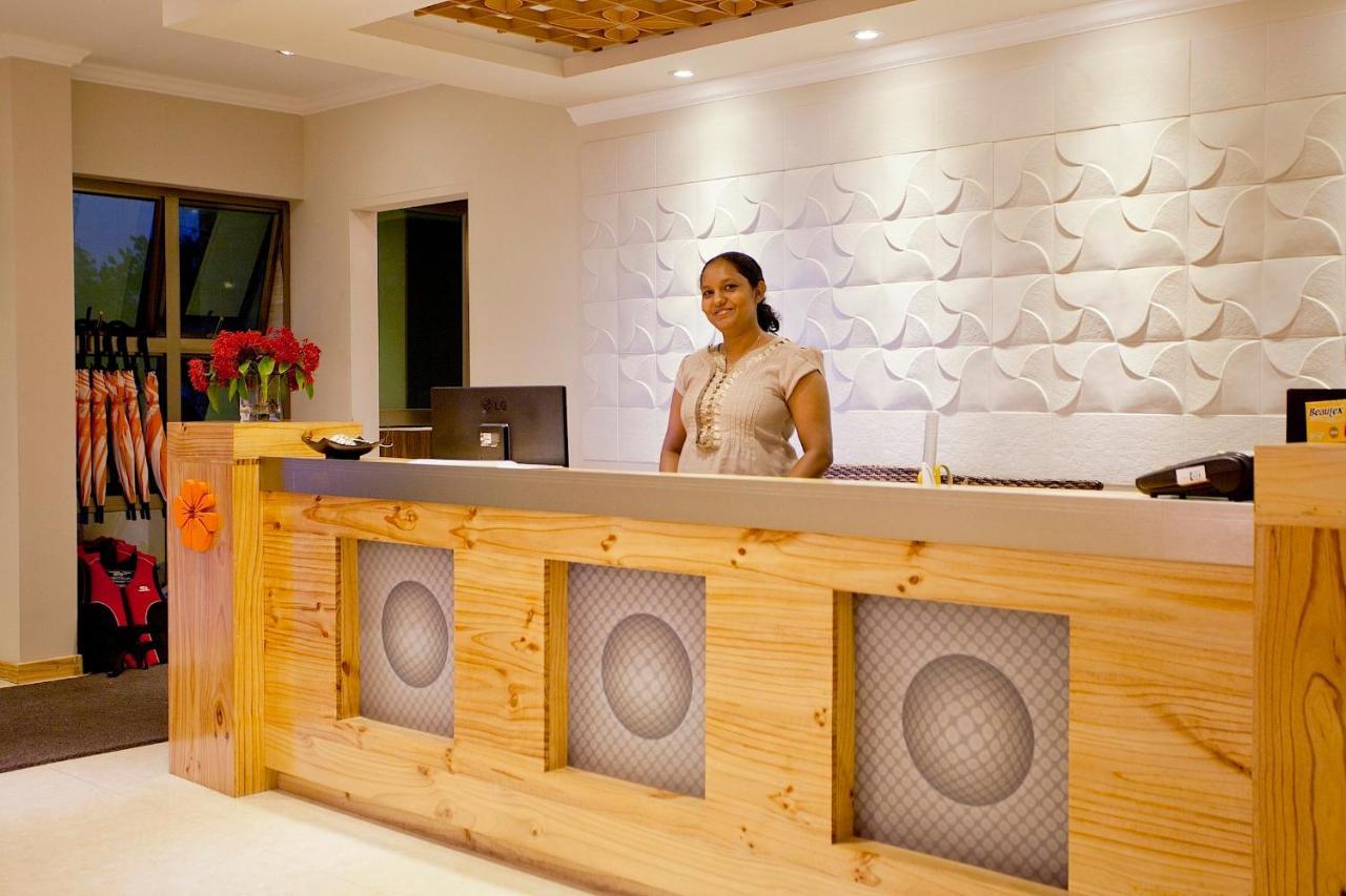 Kaani Beach Hotel At Maafushi Buitenkant foto